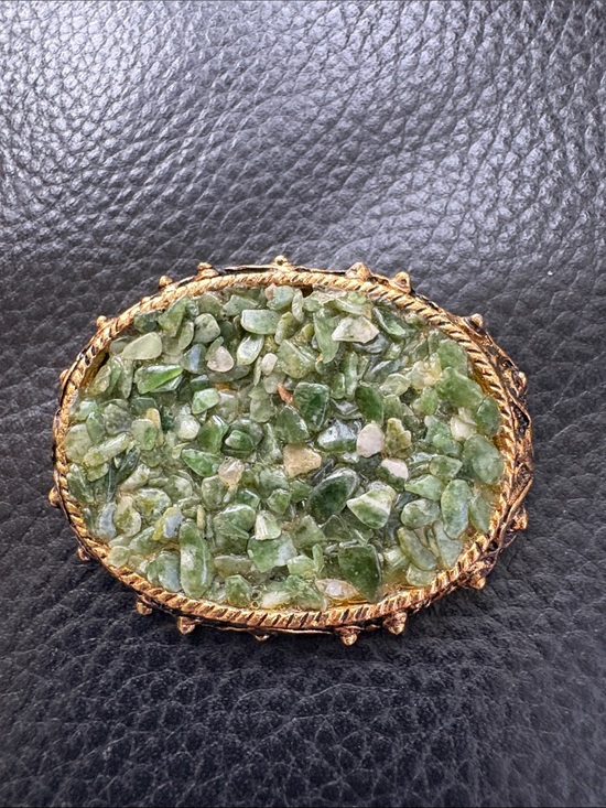 Jewelry - Vintage Gold-Tone Green Aventurine Stone chip Gemstone Brooch Pendant